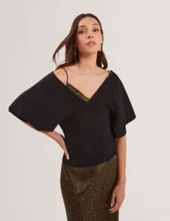 Stricktop mit weiten, kurzen Ärmeln und V-Ausschnitt
