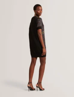 Strick-T-Shirt-Kleid mit Schalprint vorne