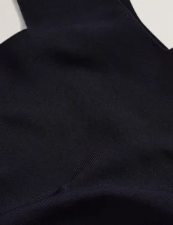 Strickweste mit eckigem Ausschnitt