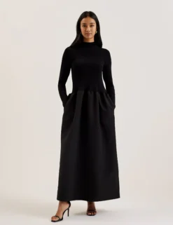 Strukturiertes Maxikleid mit gestricktem Oberteil