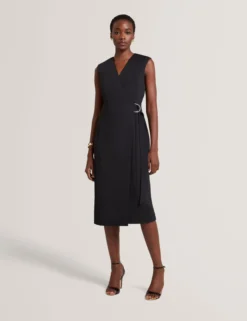Tailliertes ärmelloses Wickelkleid in Midi-Länge