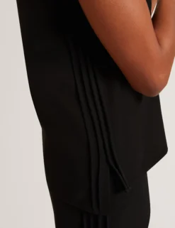 Tanktop mit Ziernähten