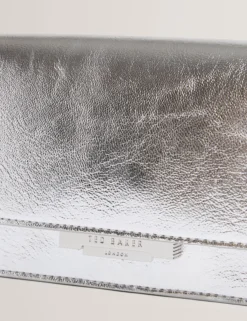 Tasche mit Kettenträger und Drehverschluss