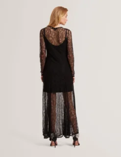 Transparentes Maxikleid aus Spitze mit langen Ärmeln