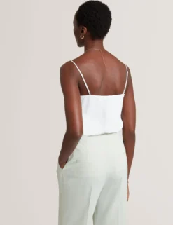 Trägertop mit Chiffondetails und V-Ausschnitt