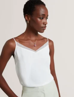 Trägertop mit Chiffondetails und V-Ausschnitt
