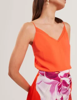 Trägertop mit Chiffondetails und V-Ausschnitt