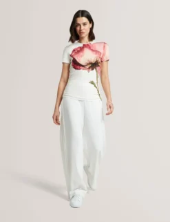 T-Shirt mit Blumenmuster, weicher Haptik, tailliert