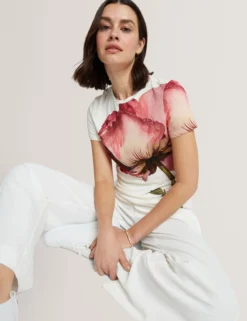 T-Shirt mit Blumenmuster, weicher Haptik, tailliert