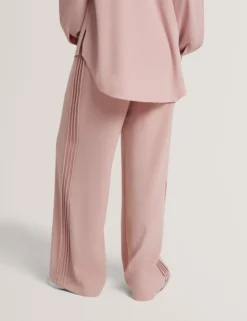 Weite Schlupfhose mit Paspeldetails