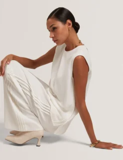 Weite Schlupfhose mit Paspeldetails