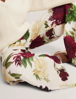Weit geschnittene Webhose mit Dahlienmuster