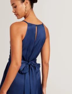 Wickelkleid mit Taillengürtel und Trägern, Midi-Länge
