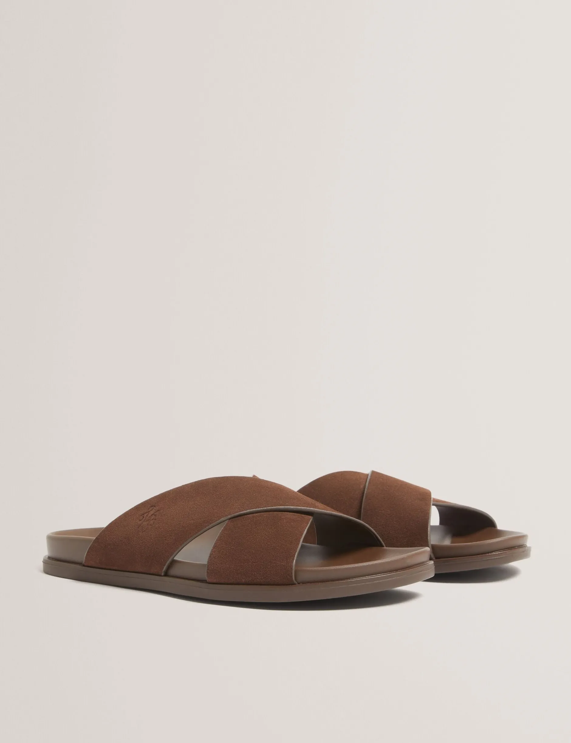 Wildleder-Sandalen mit gekreuzten Riemen und Fußbett