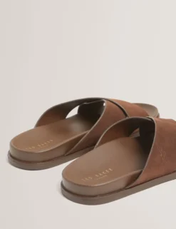 Wildleder-Sandalen mit gekreuzten Riemen und Fußbett
